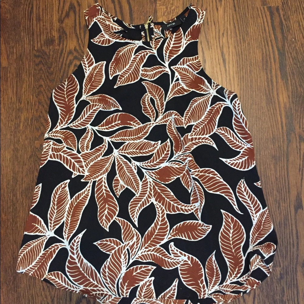 Leaf Print Zip Back Top NWOT